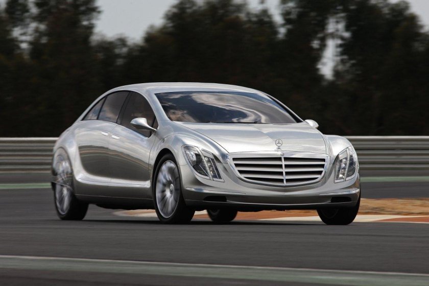 Mercedes-Benz f700