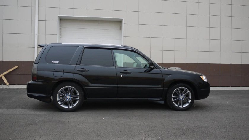 Subaru Forester sg5 черный