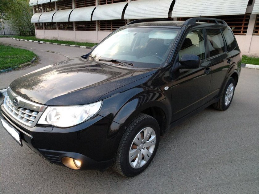 Субару Форестер 2011 черный
