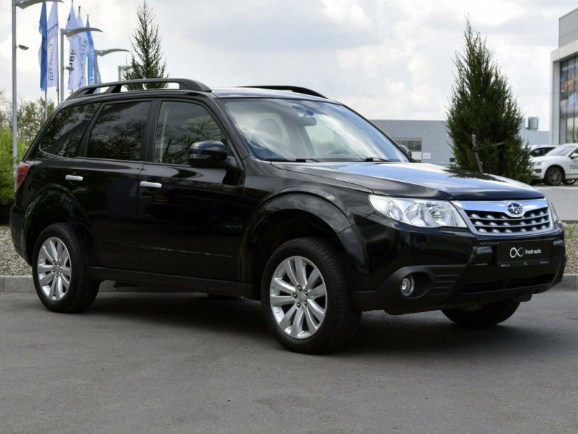 Субару Форестер 2012 черный
