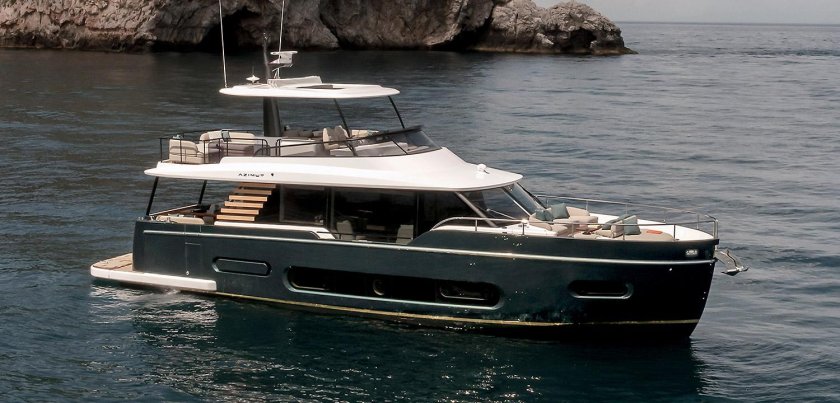 Солнечных батарей яхта Azimut Magellano 43 HT
