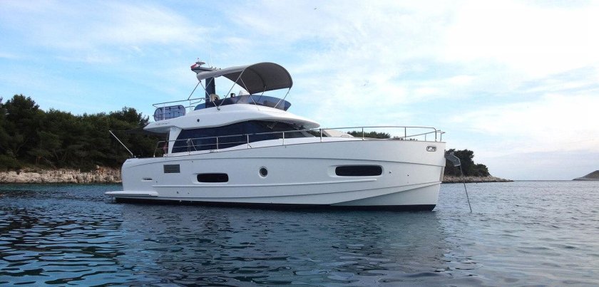 Яхта Азимут Магеллан 43