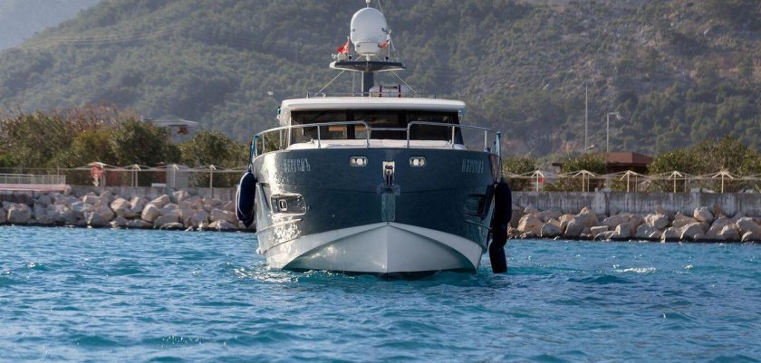 Яхта Азимут Магеллан 43