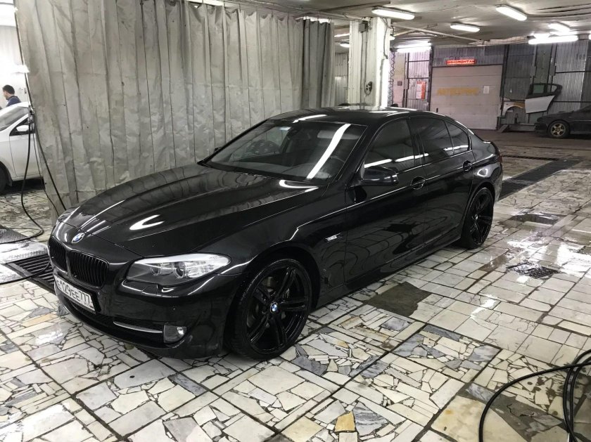 Черная BMW f10 r 19