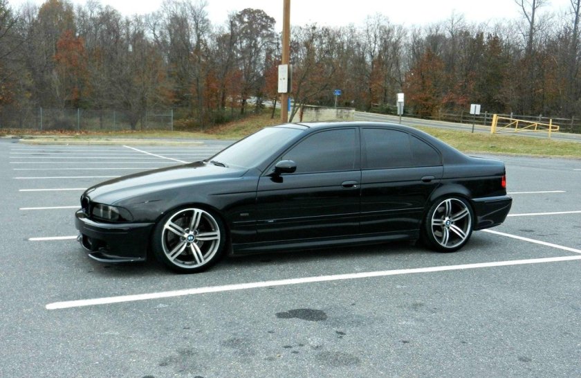 БМВ е39 черная