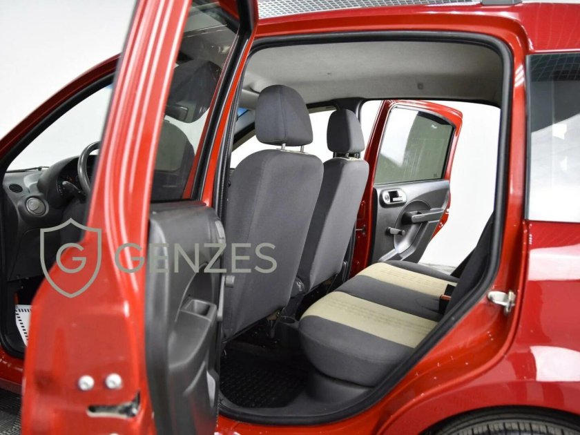 Красный фиат