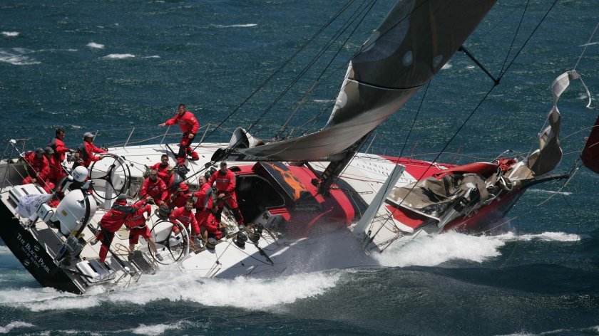 Регата яхтсмены шторм