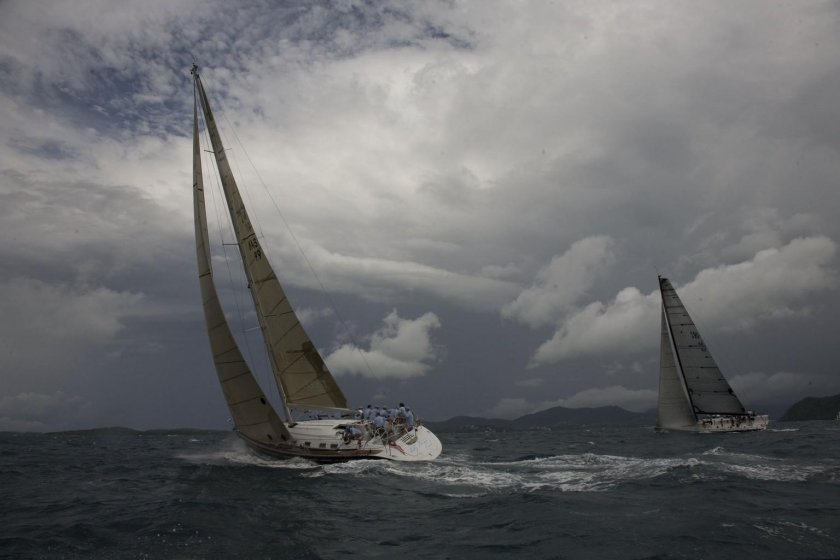 Парусная регата в шторм
