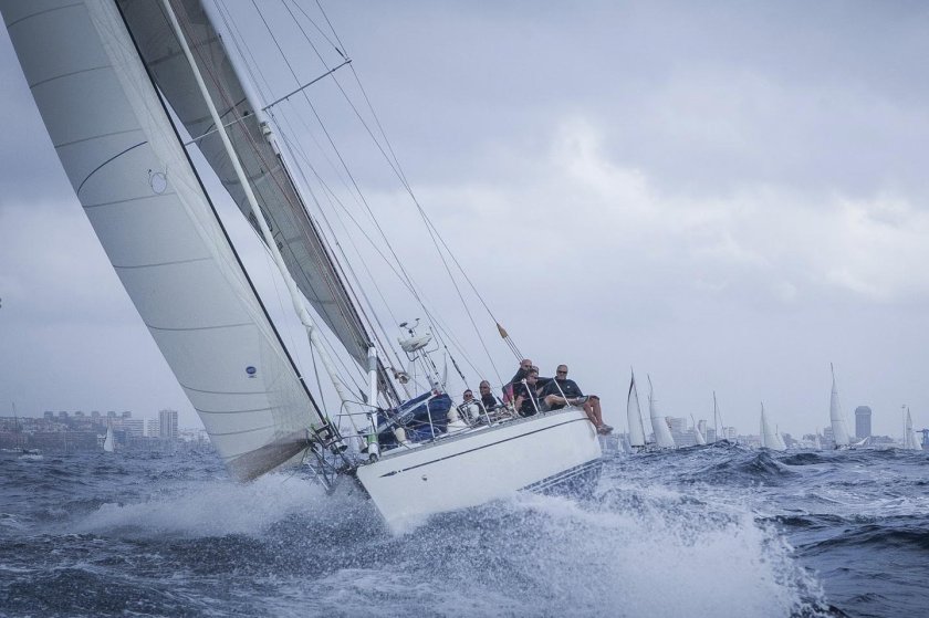 Яхта парусная регата