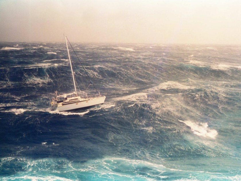 Яхта в Штормовом море