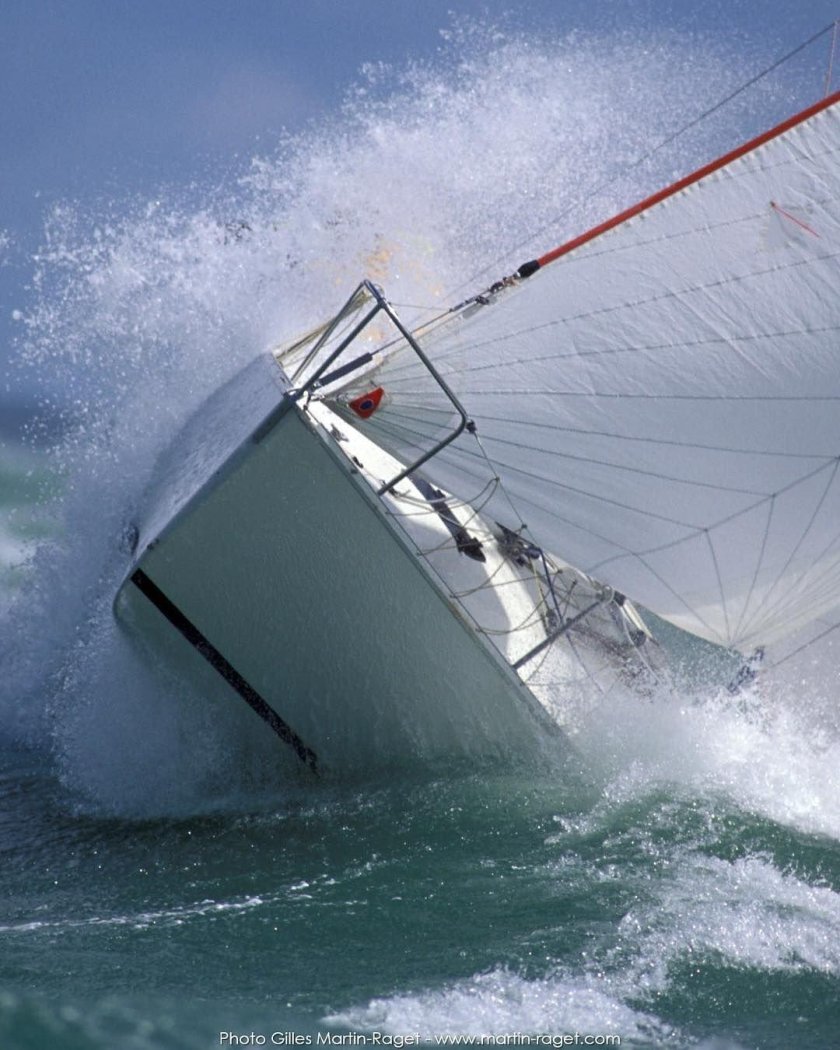 Парусная регата в шторм