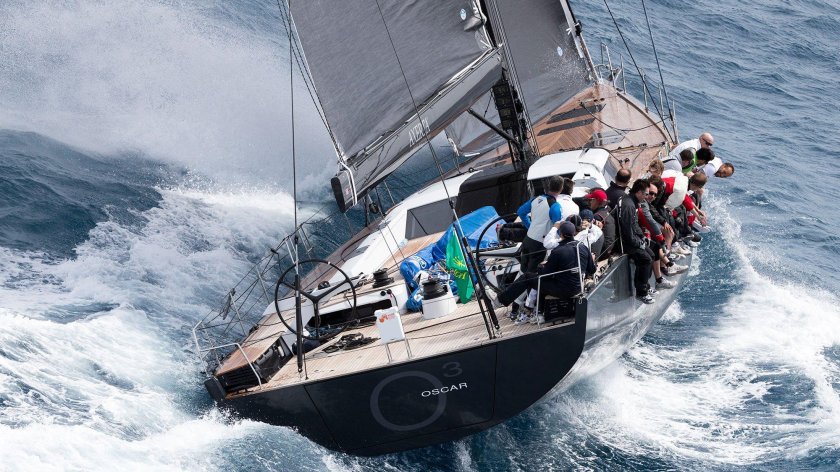 Регата яхтсмены шторм