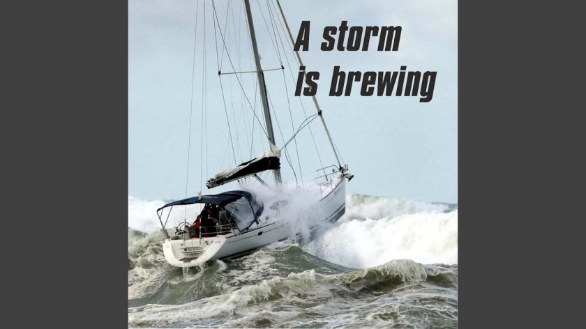 Регата яхтсмены шторм