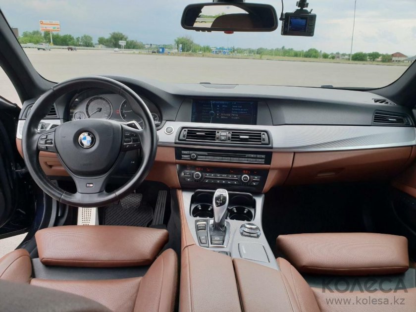 BMW 550i f10 салон
