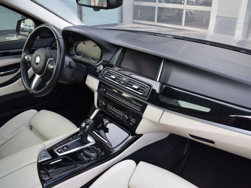 BMW f10 530d салон