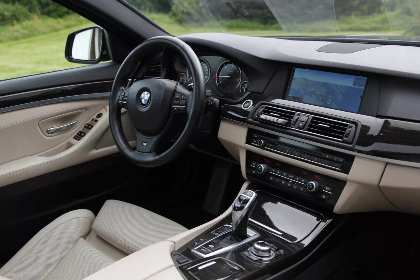 BMW 5 2016 салон