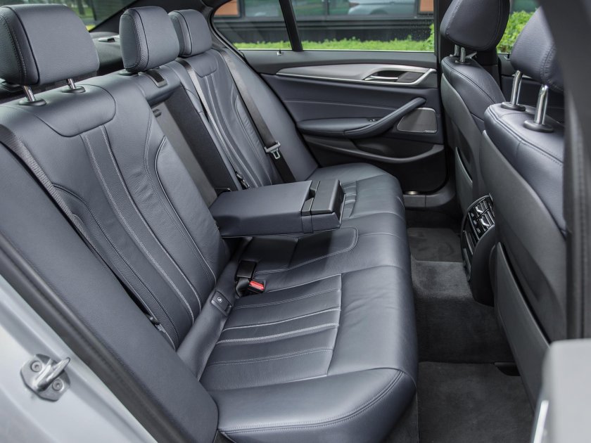 BMW 520 салон сзади