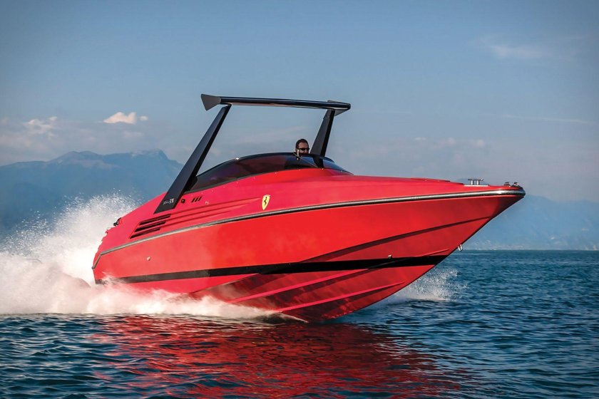 Riva Ferrari 32