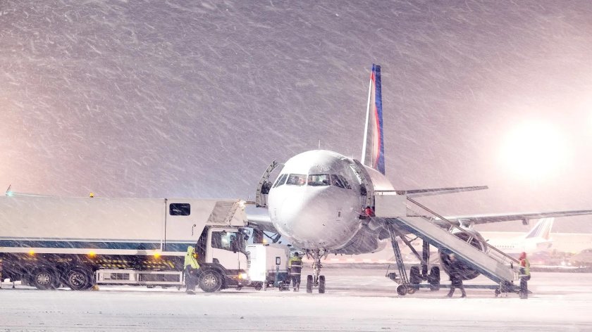 Самолет зимой