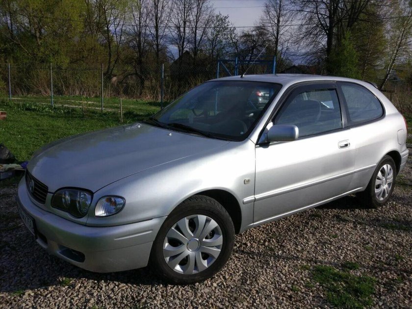 Тойота Королла купе 2000