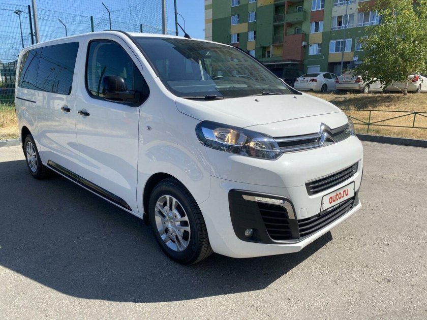 Белый ситроен микроавтобус