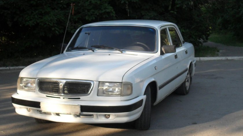Волга ГАЗ 3110 белая