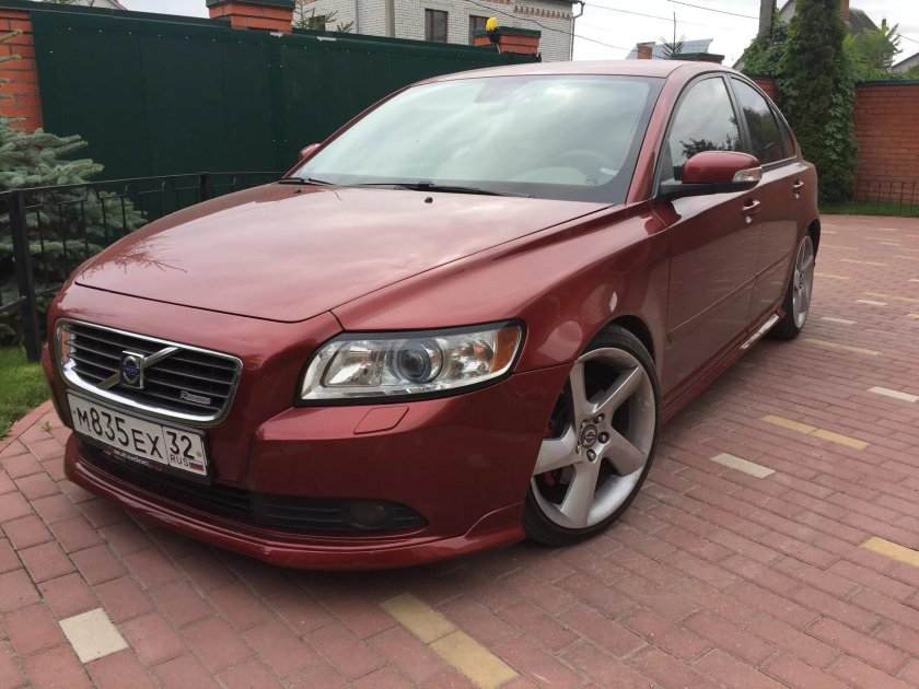 Volvo s40 Red