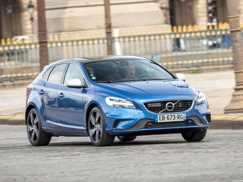 Volvo v40 r design