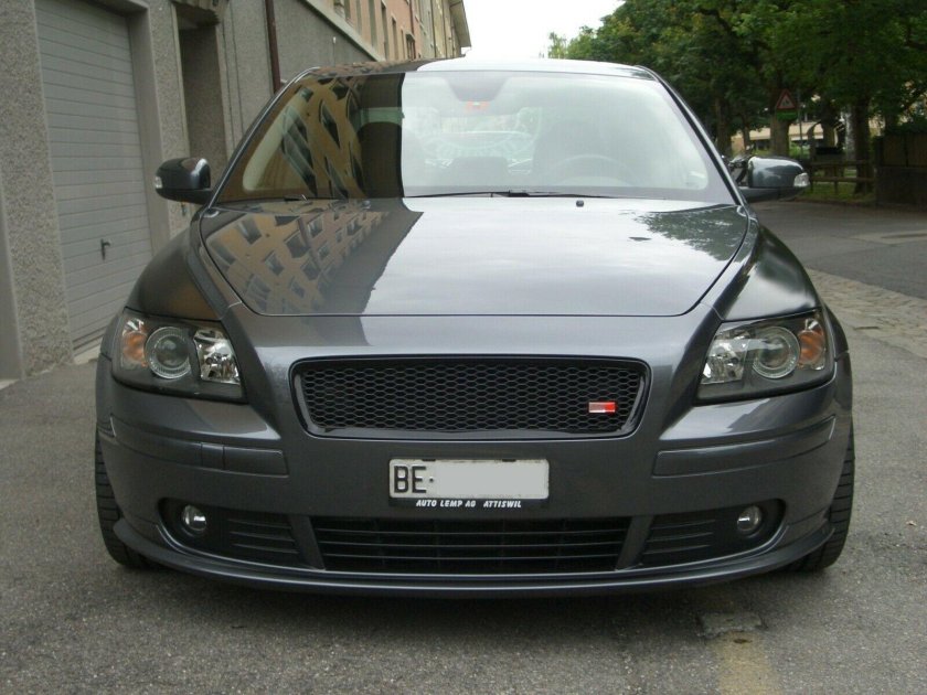 Volvo s40 черная решетка