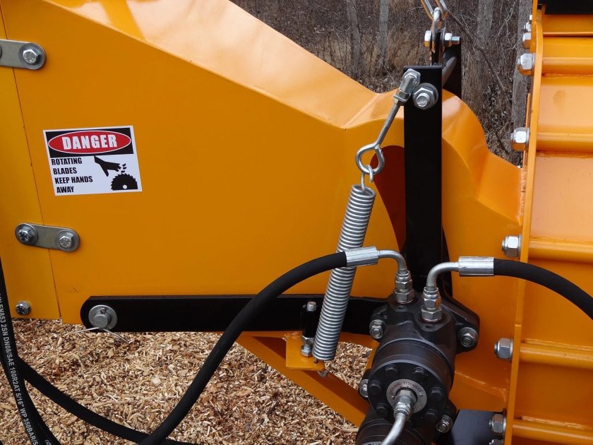 Измельчитель веток навесной на МТЗ 82