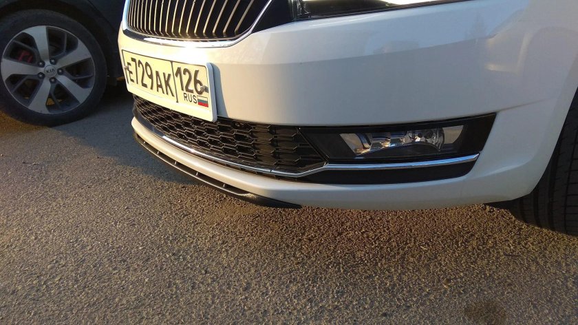 Сплиттер переднего бампера Шкода Рапид 2021