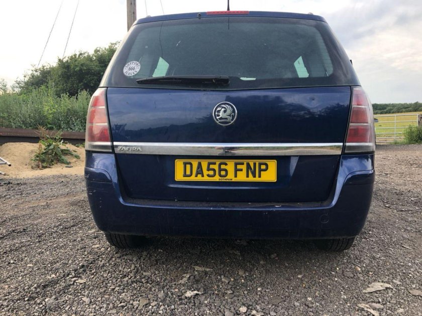 Опель Зафира сзади 2000