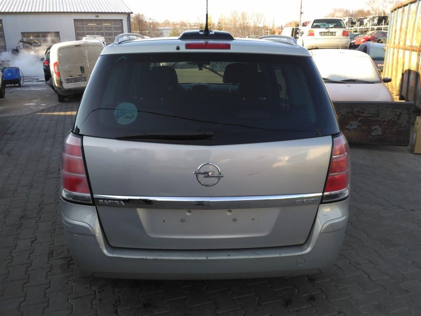 Опель Зафира сзади
