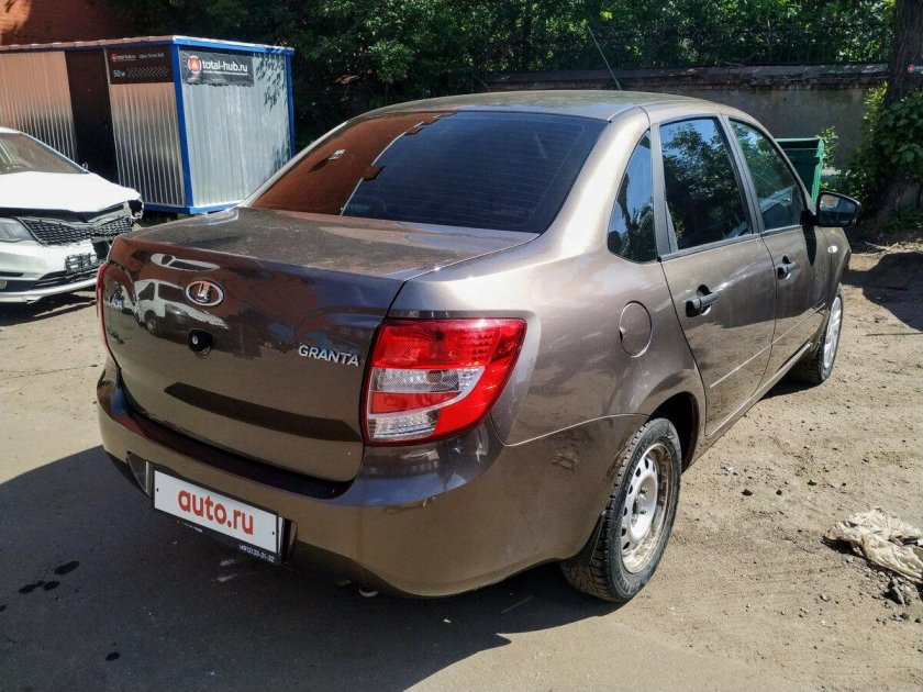 Лада Гранта седан золотисто коричневый