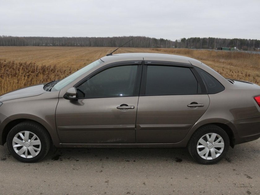 Лада Гранта седан коричневый