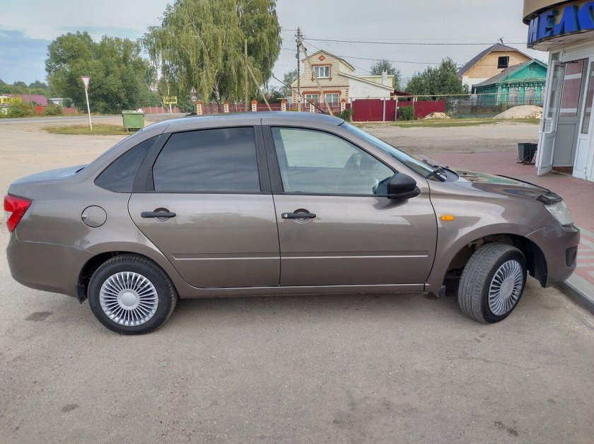 Лада Гранта серая