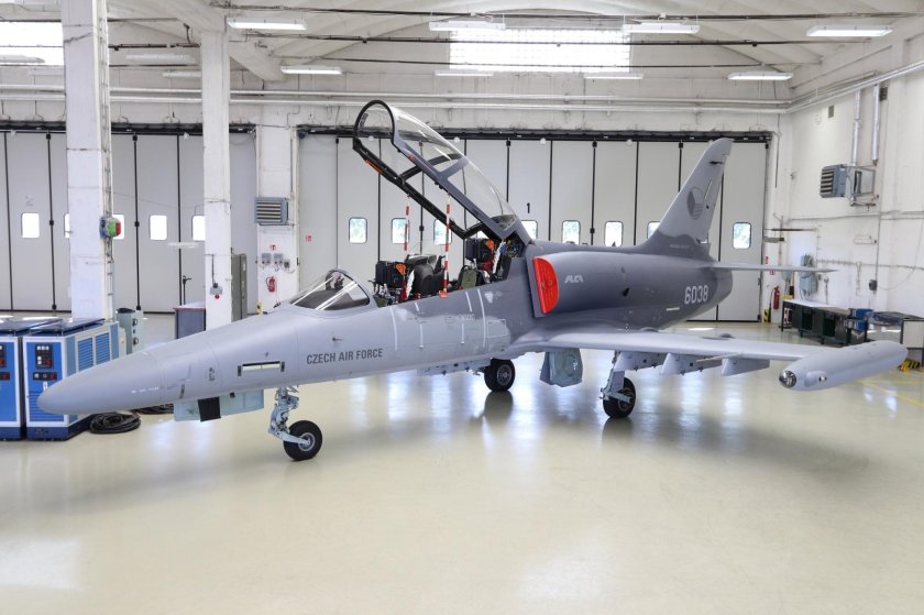 Самолет l 159