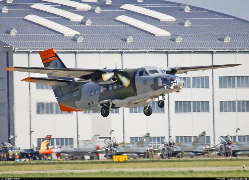 Самолет л 410