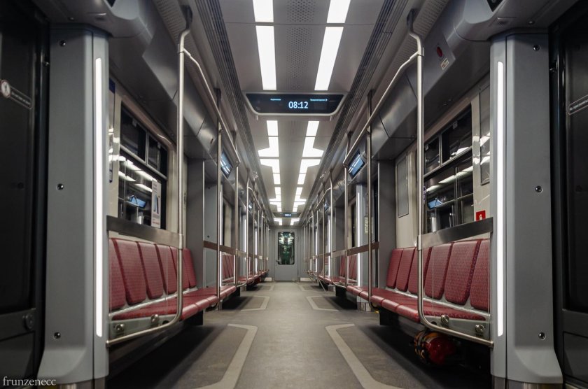 Вагон метро Балтиец внутри