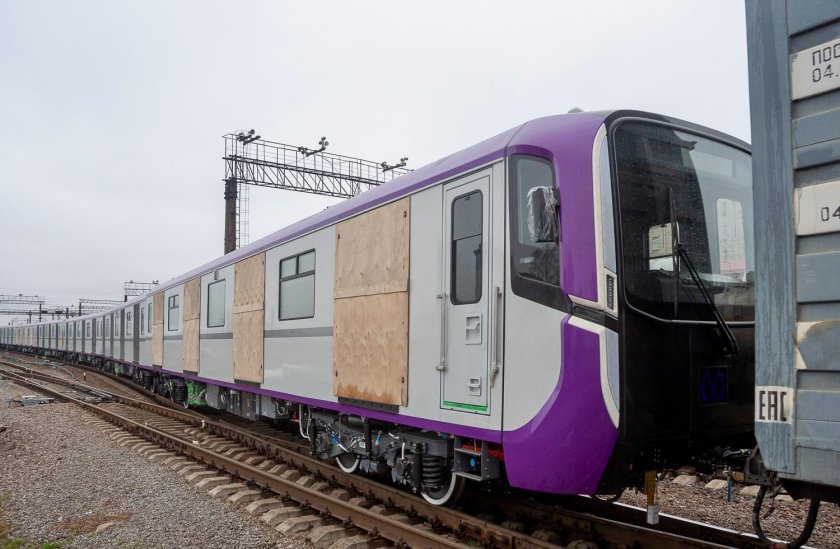 Поезд метро балтиец