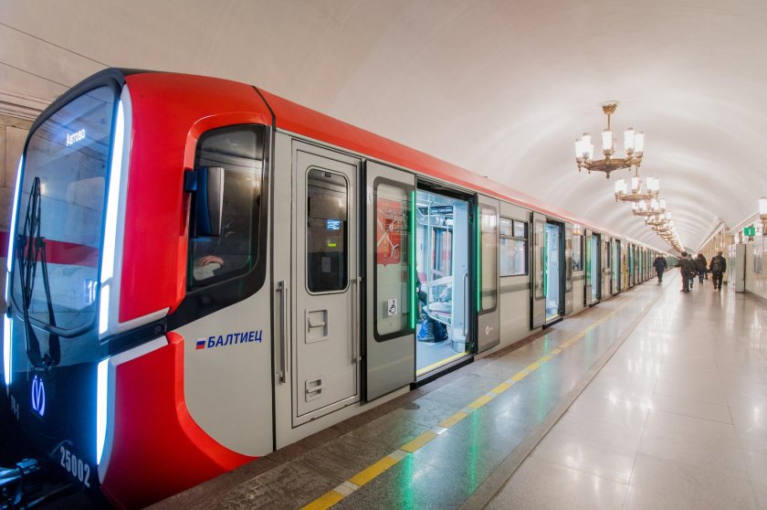 Поезд метро Балтиец Санкт-Петербург