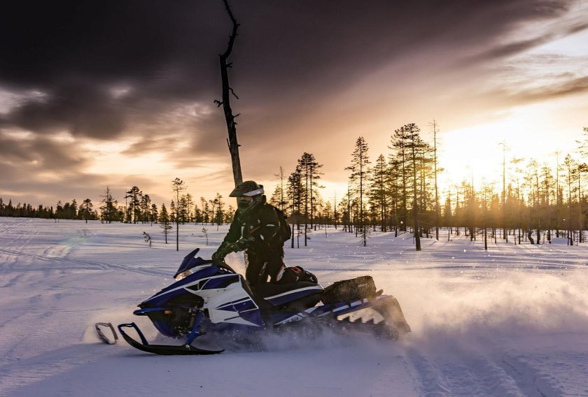 Покататься на снегоходах