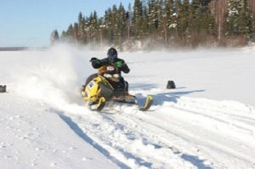 Спортивный снегоход