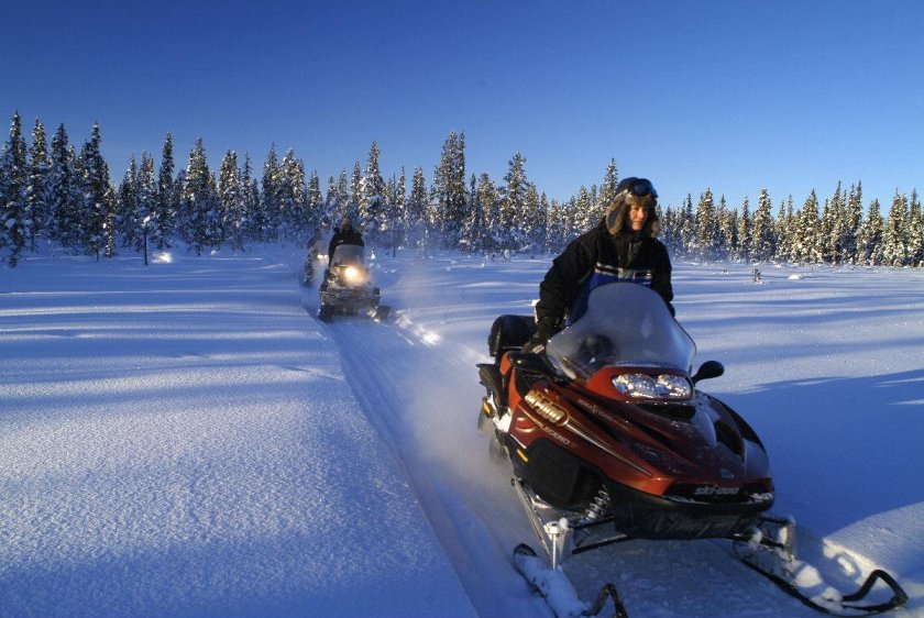 Снегоход зимой
