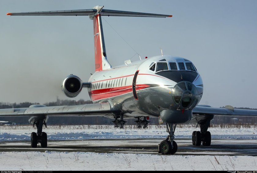 Ту-134 пассажирский самолёт