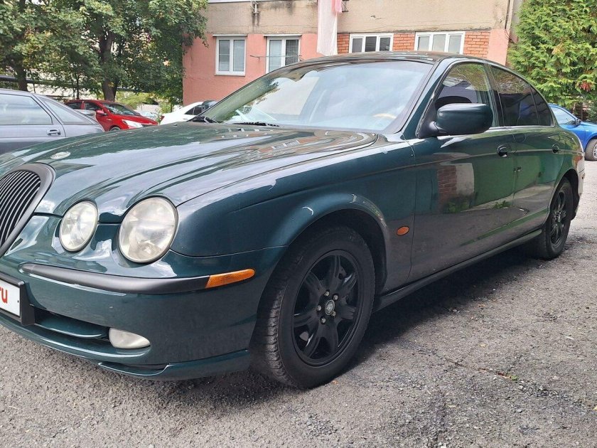 Ягуар 2001 года