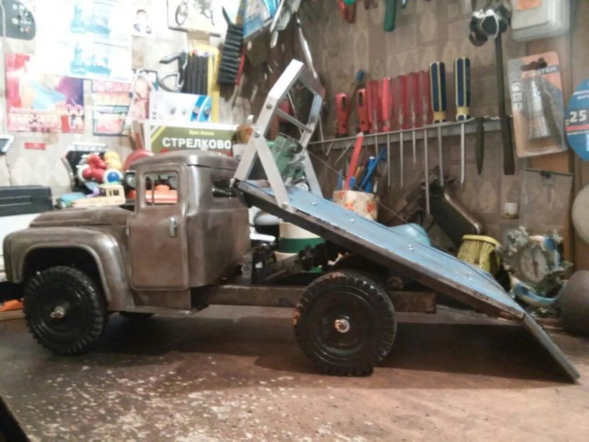 ЗИЛ 130 эвакуатор частичной погрузки