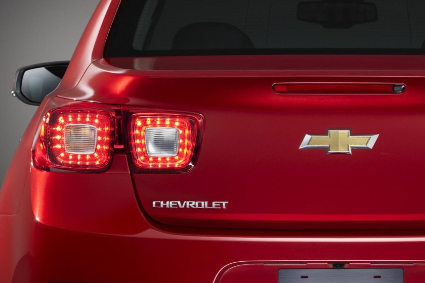 Шевроле Малибу сзади