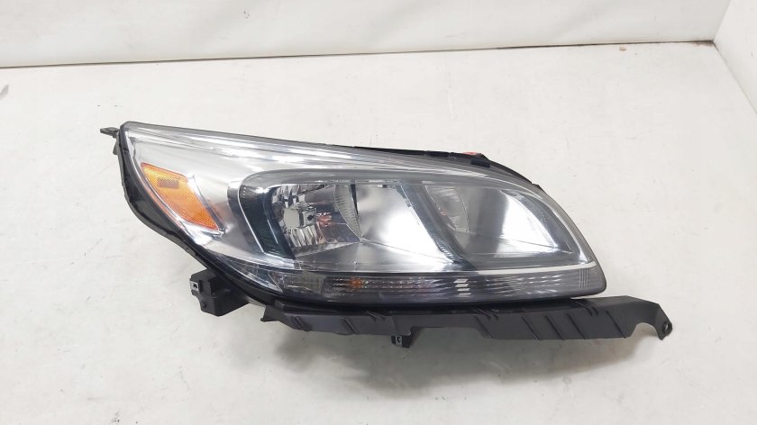 Фара передняя правая Chevrolet Malibu