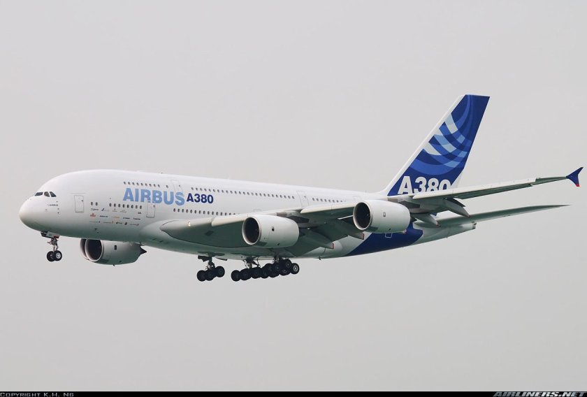 Самолёт Airbus a380